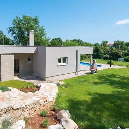 Mit Eigenem Pool Holiday home